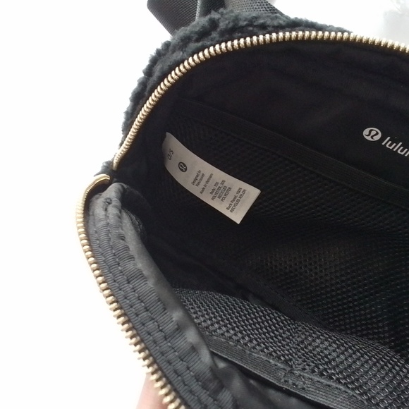 NEW Lululemon Athletica Everywhere Belt Bag Fleece Sherpa Black 1L - Picture 11 of 13